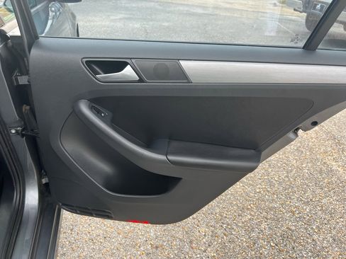 Used 2016 Volkswagen Jetta Sport image 40