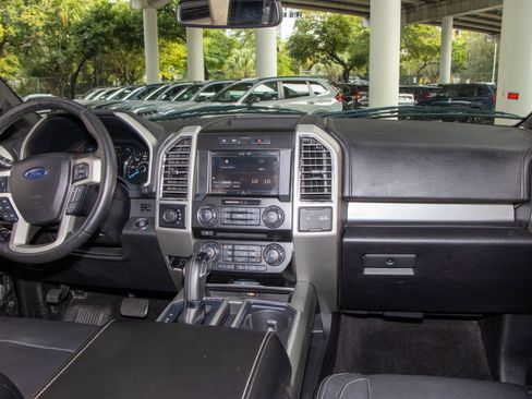Used 2015 Ford F150 Lariat image 9