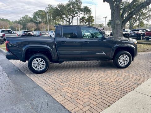 Used 2025 Toyota Tacoma SR5 image 7