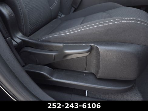 Used 2024 GMC Terrain SLE image 34