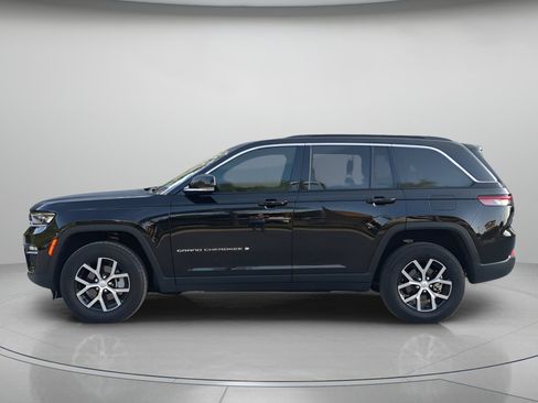 Used 2025 Jeep Grand Cherokee Limited AWD/4WD image 43