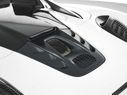 Used 2025 McLaren Artura Spider RWD image 19