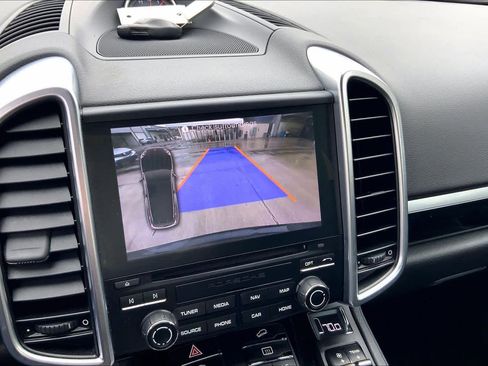 Used 2018 Porsche Cayenne Platinum Edition image 25