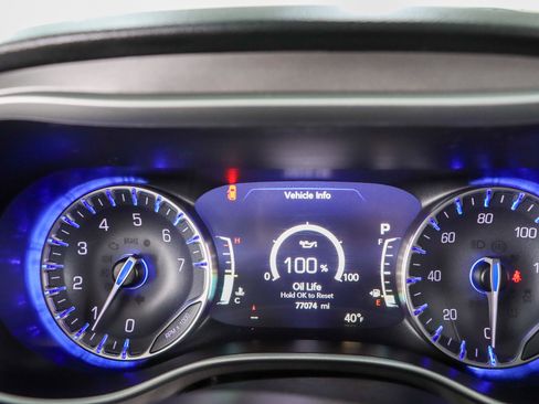 Used 2024 Chrysler Pacifica Touring-L FWD image 15
