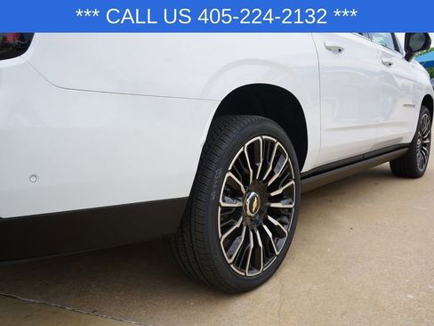 New 2026 Chevrolet Suburban High Country AWD/4WD image 7