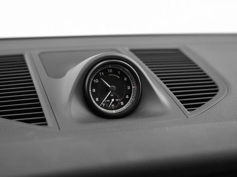 Certified 2025 Porsche Macan image 33