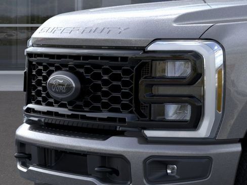 New 2026 Ford F250 Lariat w/ Black Appearance Package image 17