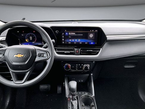 Used 2025 Chevrolet TrailBlazer LT FWD image 9