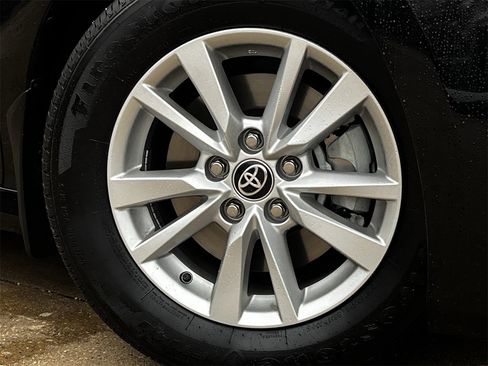 Used 2025 Toyota Camry LE image 28