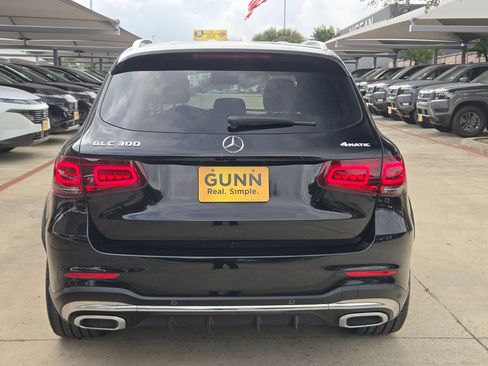 Used 2022 Mercedes-Benz GLC 300 4MATIC image 4