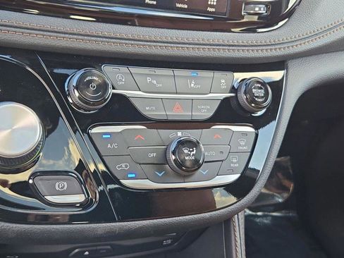 New 2026 Chrysler Pacifica Pinnacle w/ Trailer Tow Group image 30