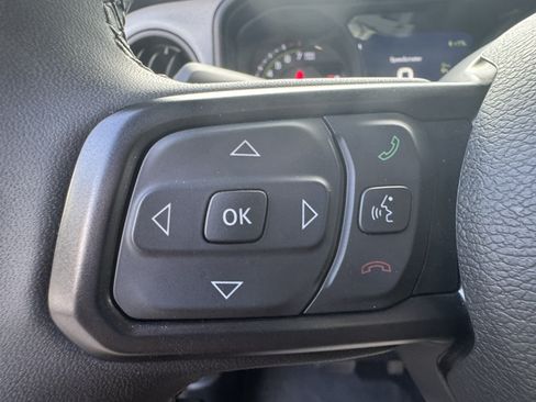 Used 2025 Jeep Wrangler Willys AWD/4WD image 30