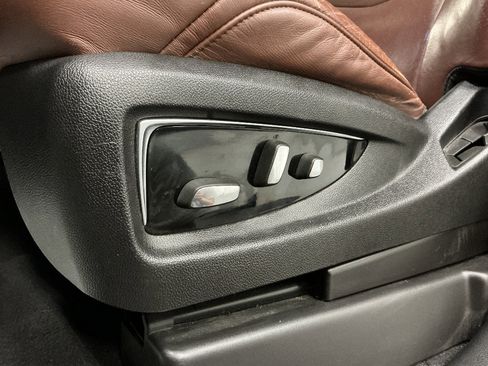 Used 2016 Cadillac Escalade ESV Luxury image 16