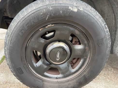 Used 2004 Ford Expedition XLT RWD image 25