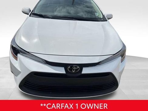 Used 2025 Toyota Corolla LE w/ LE Premium Package image 2