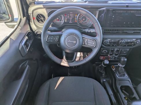 Used 2024 Jeep Wrangler Unlimited Rubicon image 14