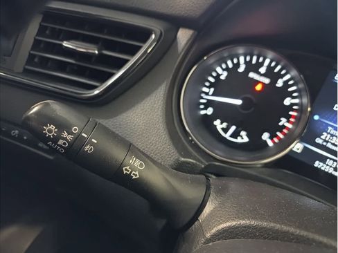 Used 2017 Nissan Rogue SL image 28