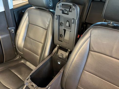 Used 2024 GMC Terrain SLT image 20