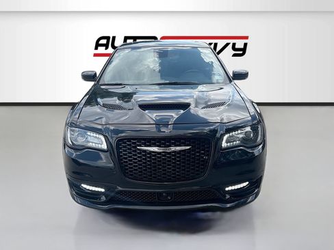 Used 2023 Chrysler 300 S w/ Comfort Group RWD image 2