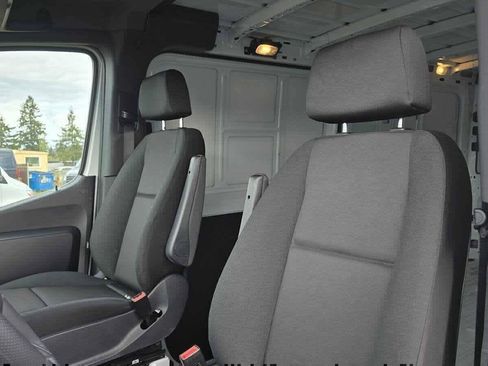 Used 2025 Mercedes-Benz Sprinter 2500 image 24