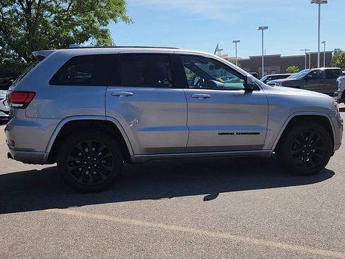 Used 2019 Jeep Grand Cherokee Altitude AWD/4WD image 10