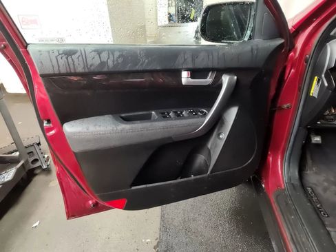 Used 2014 Kia Sorento LX image 15