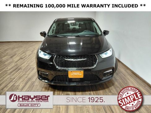 Certified 2024 Chrysler Pacifica Touring-L FWD image 3