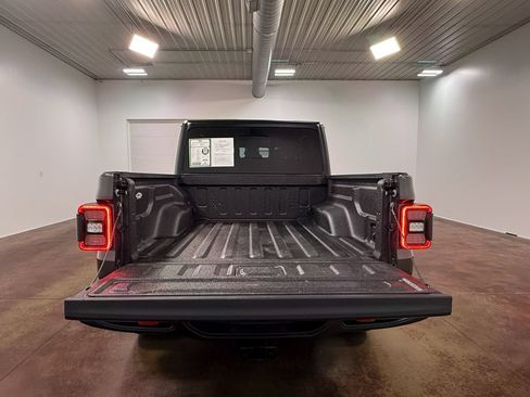 Used 2024 Jeep Gladiator Rubicon w/ Convenience Group AWD/4WD image 26
