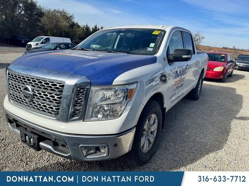 Used 2017 Nissan Titan SV image 1