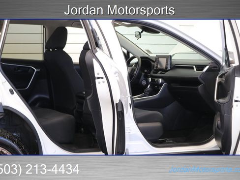 Used 2020 Toyota RAV4 LE image 61