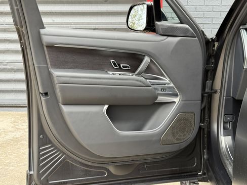 Used 2024 Land Rover Range Rover Long Wheelbase Autobiography image 10