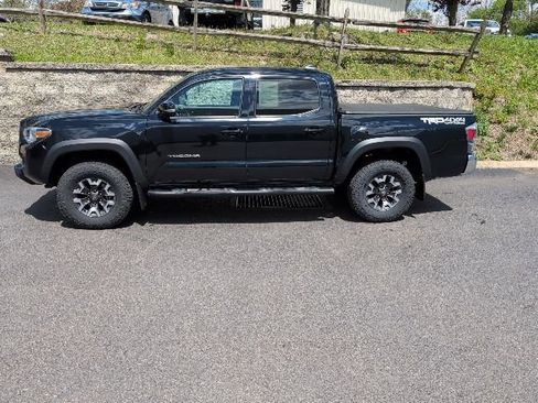 Used 2022 Toyota Tacoma TRD Off-Road AWD/4WD image 6
