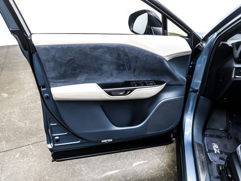 Used 2023 Lexus RZ 450e Premium image 22