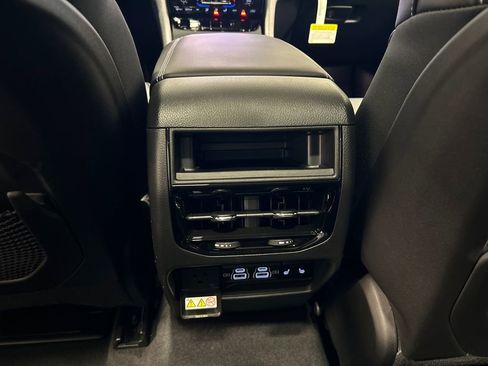 New 2025 Jeep Grand Cherokee Limited image 31