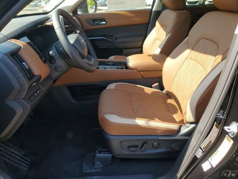 New 2026 Nissan Pathfinder Platinum AWD/4WD image 17