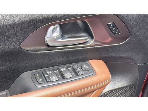 Used 2017 Chrysler Pacifica Limited w/ Advanced Safetytec Group FWD image 15
