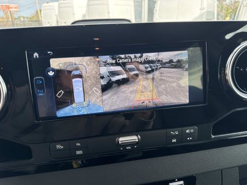 Used 2025 Mercedes-Benz Sprinter 2500 image 25