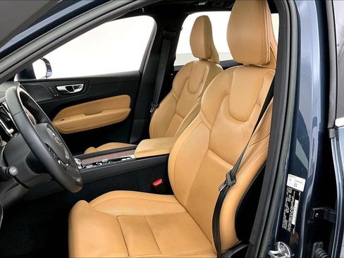 Used 2023 Volvo XC60 B5 Ultimate w/ Climate Package FWD image 32