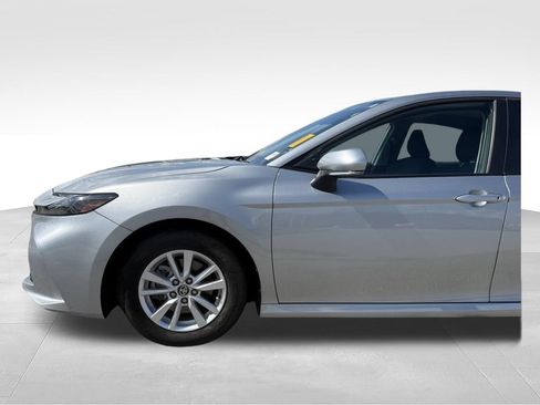 Used 2025 Toyota Camry LE FWD image 20