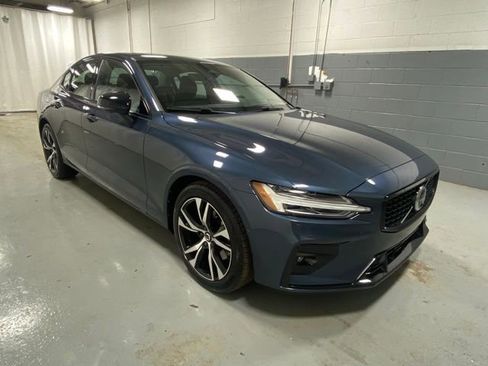 Used 2025 Volvo S60 B5 Plus AWD/4WD image 4