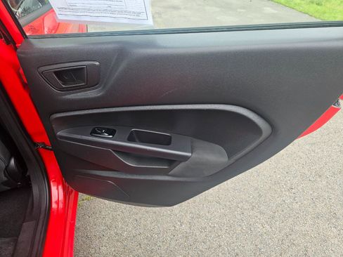 Used 2013 Ford Fiesta SE FWD image 19
