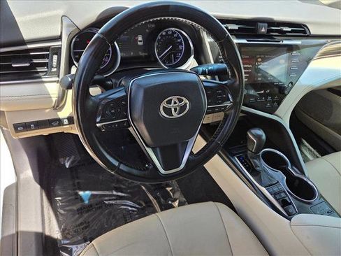 Used 2019 Toyota Camry XLE FWD image 10