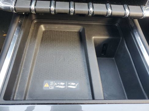 Used 2025 GMC Acadia Elevation FWD image 28