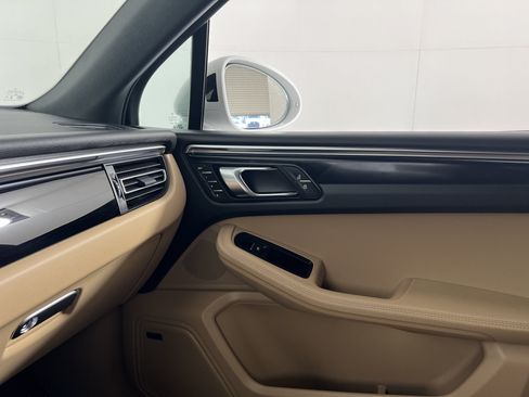 Certified 2026 Porsche Macan AWD/4WD image 14