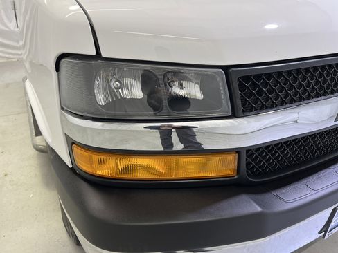Used 2023 Chevrolet Express 2500 w/ Driver Convenience Package image 5