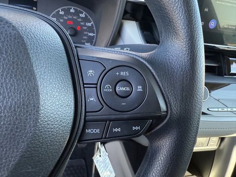 Used 2023 Toyota Corolla Cross L image 27