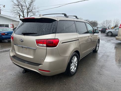 Used 2016 Kia Sedona LX w/ Option Group 020 FWD image 5
