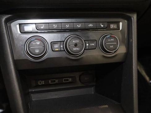 Used 2018 Volkswagen Tiguan SEL w/ 3rd Row Seat Package image 31