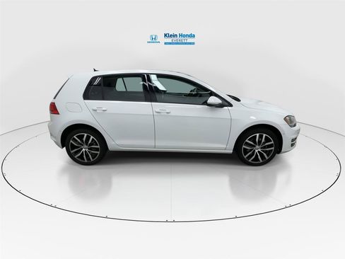 Used 2016 Volkswagen Golf SE image 3