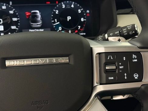 Used 2025 Land Rover Discovery S image 20